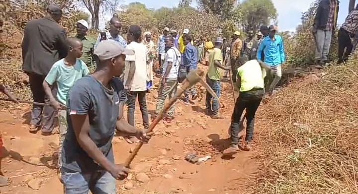 Ahead of El Niño Rains, Marsabit Residents Patch Roads, Demand Government Action